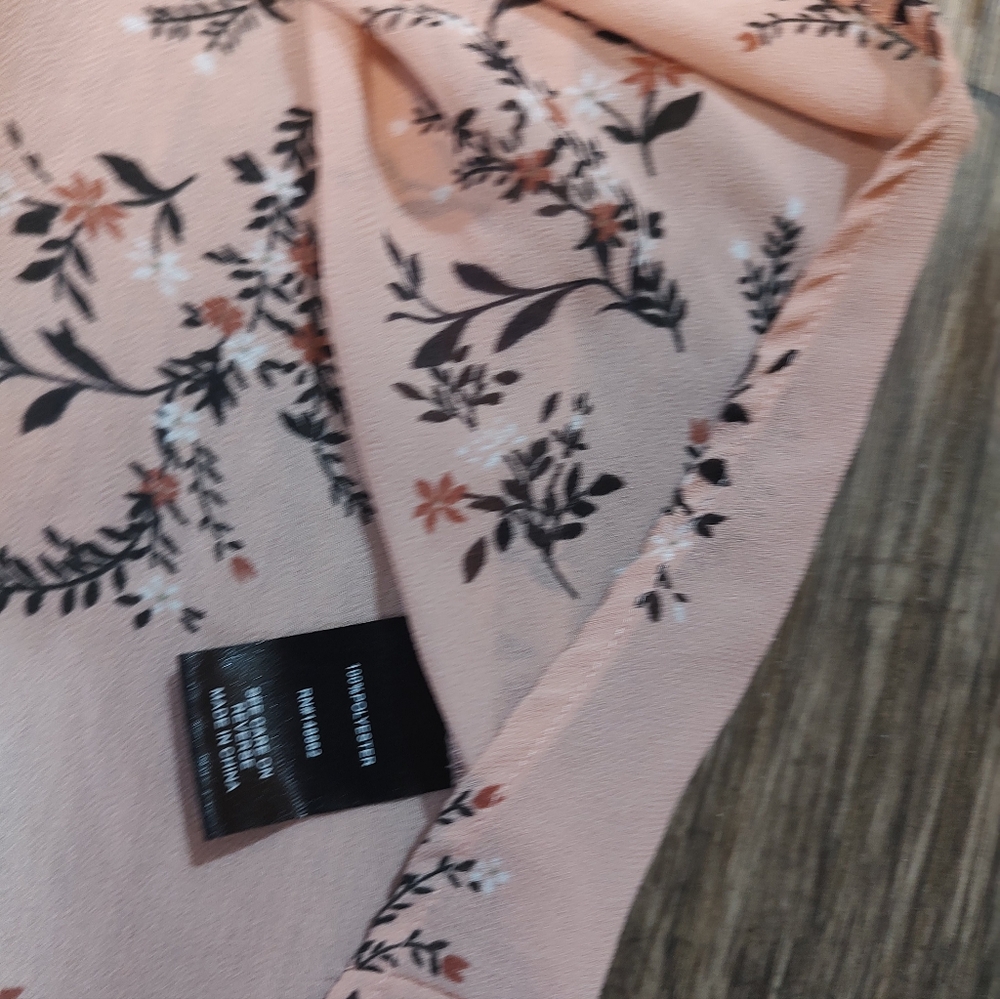 torrid Light Pink Floral High-Low Women's Sheer Top Size 4x - Picture 8 of 8